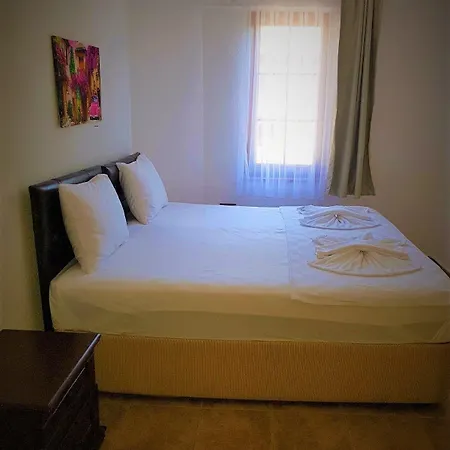 Santo Hotel *