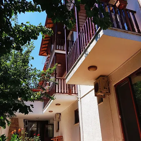 Santo Hotel *
